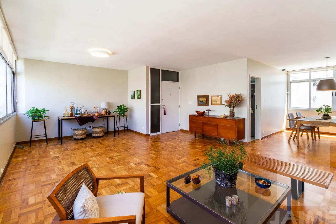 Apartamento reformado com 150 m2 bem distribuídos, 3 dormitórios e 1 vaga - Foto 5