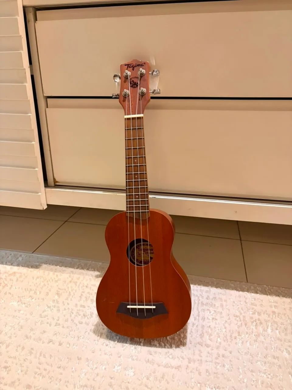 Ukulele Tagima 21K NF com Capa protetora 