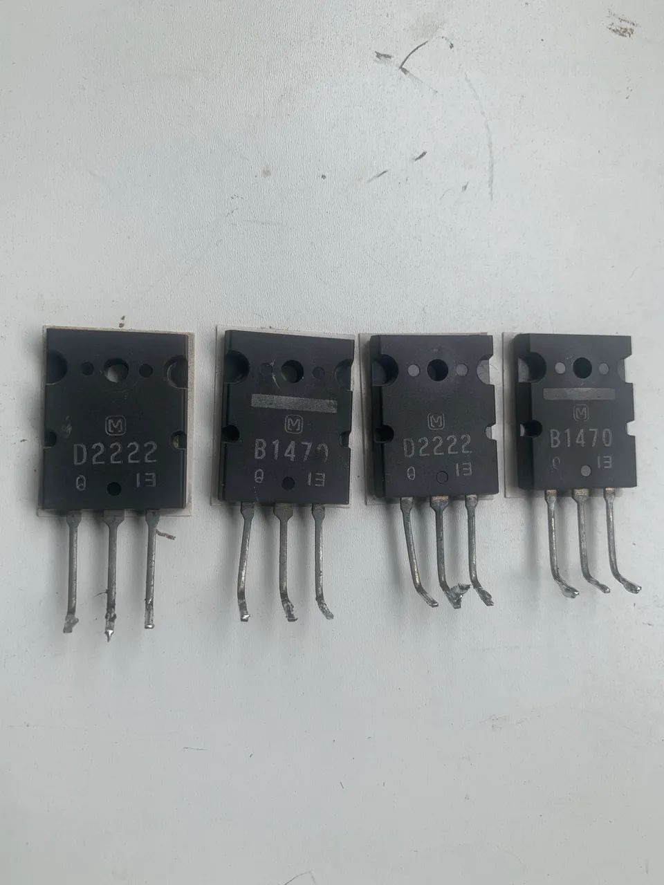 Kit 4 transistores ( 2x2SB 1470 e 2x2SD2222)