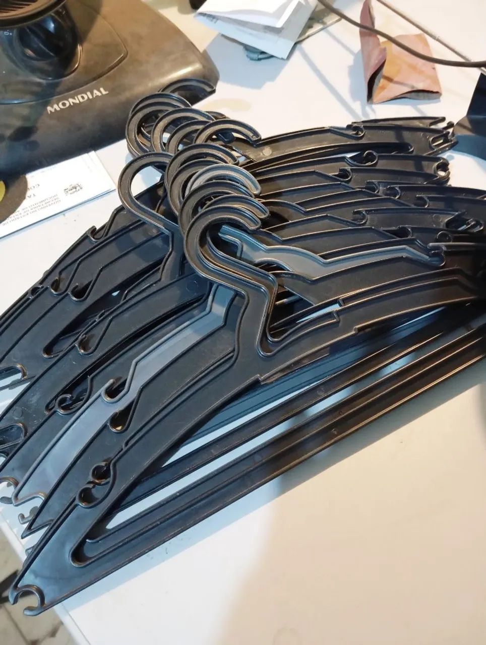 100 Cabides de Plástico Super Novos - Foto 3