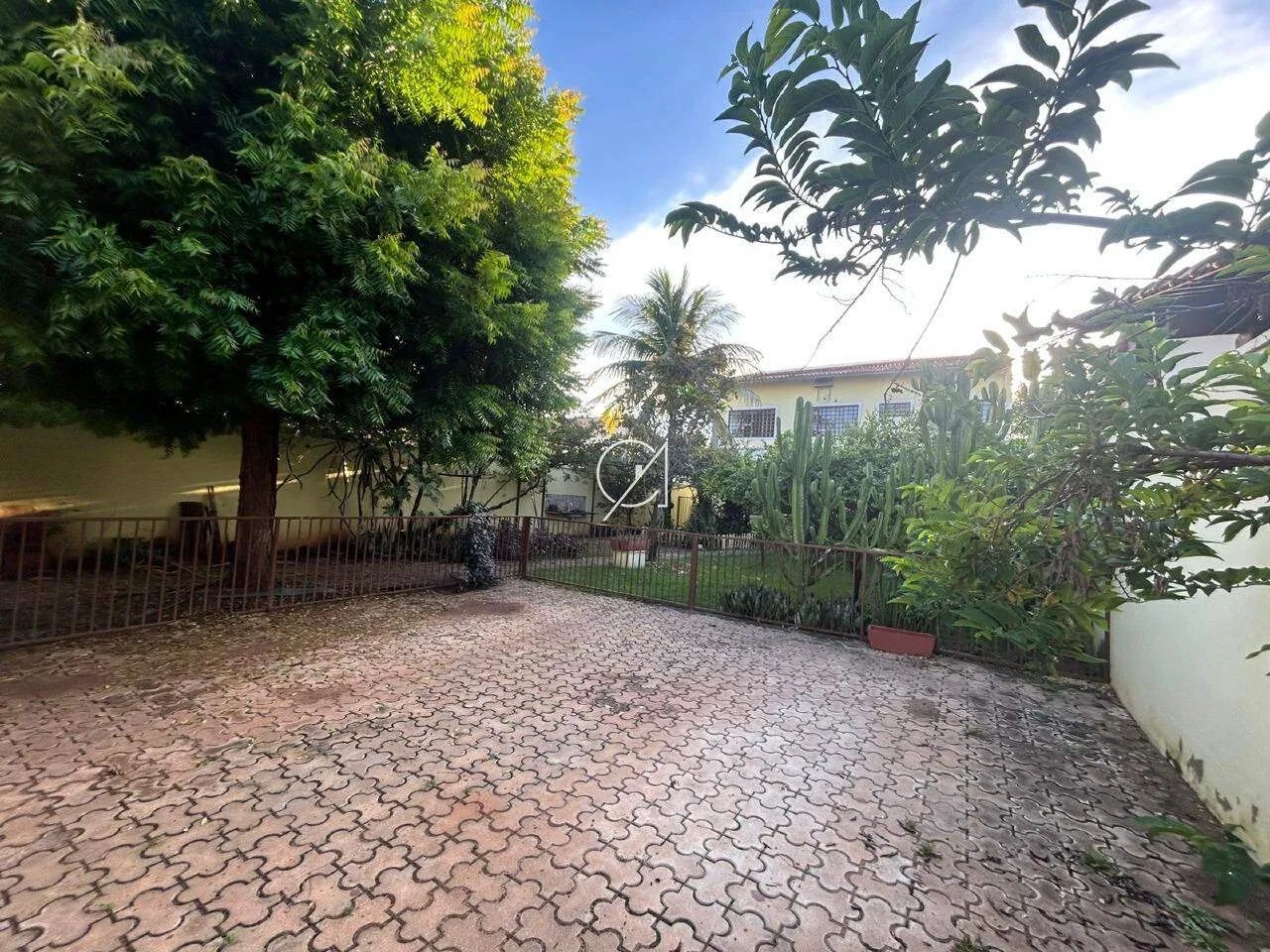 VENDE-SE SOBRADO COM TRÊS QUARTOS NA 508 NORTE - Foto 2