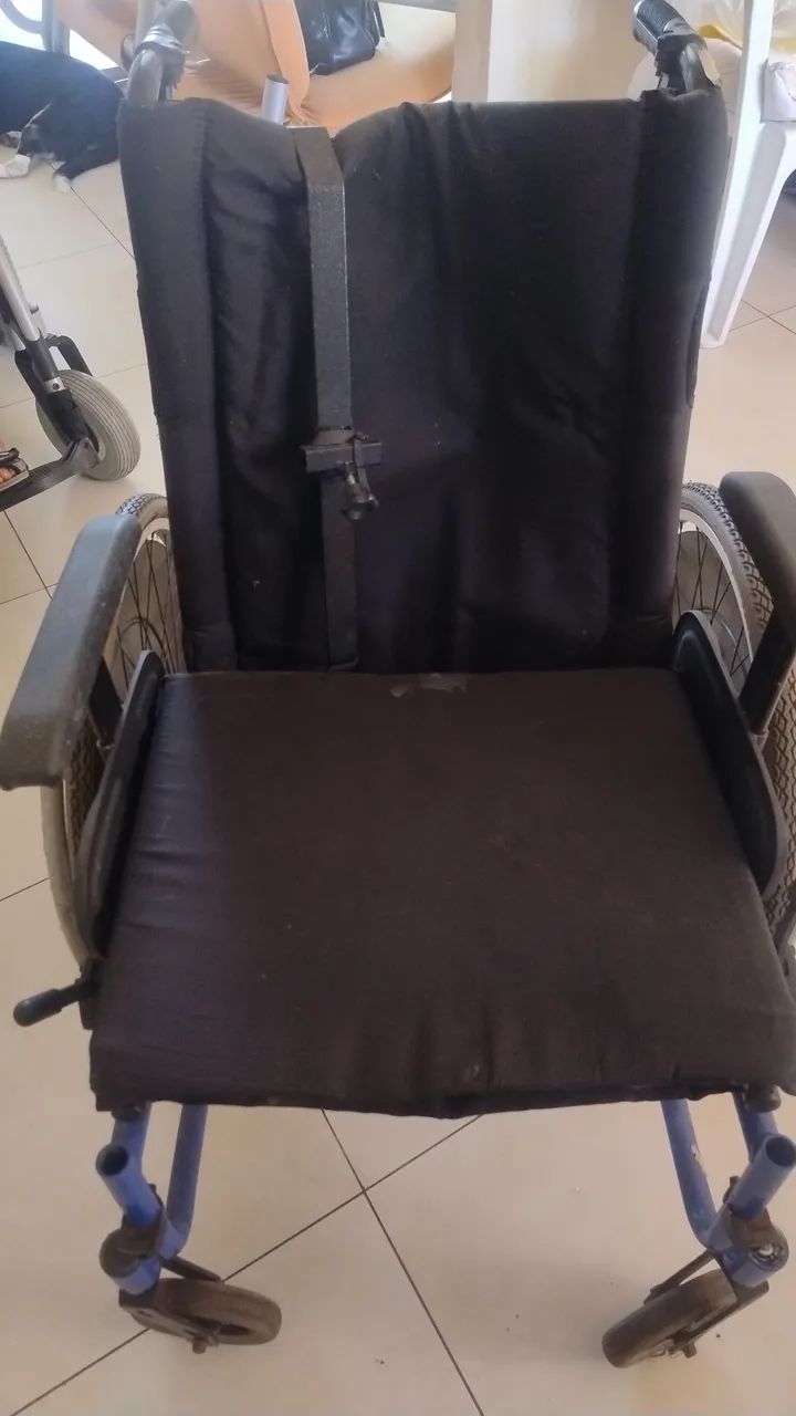 Vendo cadeira de rodas  - Foto 4
