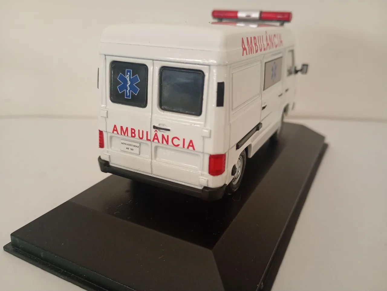 IXO - Miniatura Mercedes MB 180 Ambulância  - Foto 5
