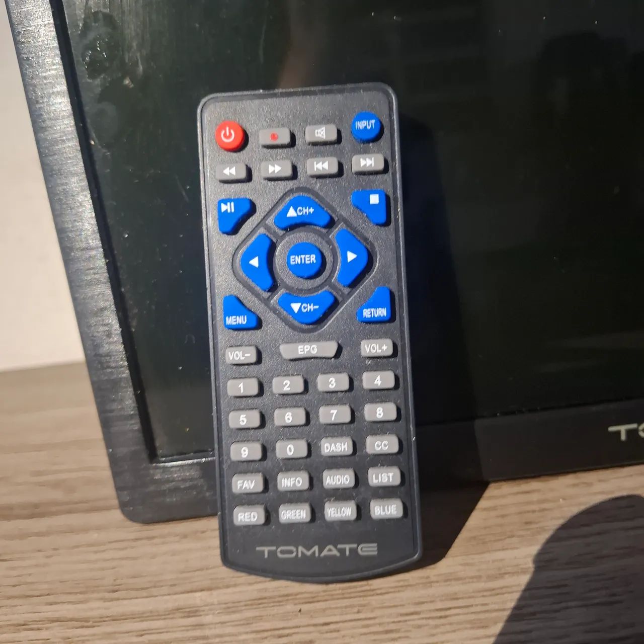 TV Portátil 14 Polegadas Tomate com HDMI e Controle - Seminova - Foto 5