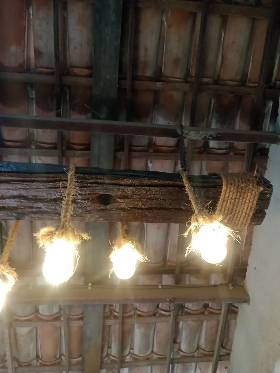 Lustre de madeira ? rústico 
