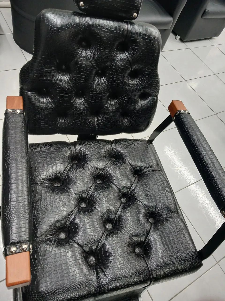Cadeira de barbeiro profissional  - Foto 2