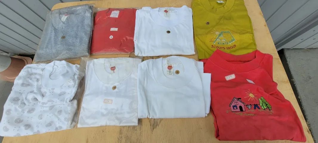 Estoque de camisetas e moletons (522 peças de Roupa) - Foto 4