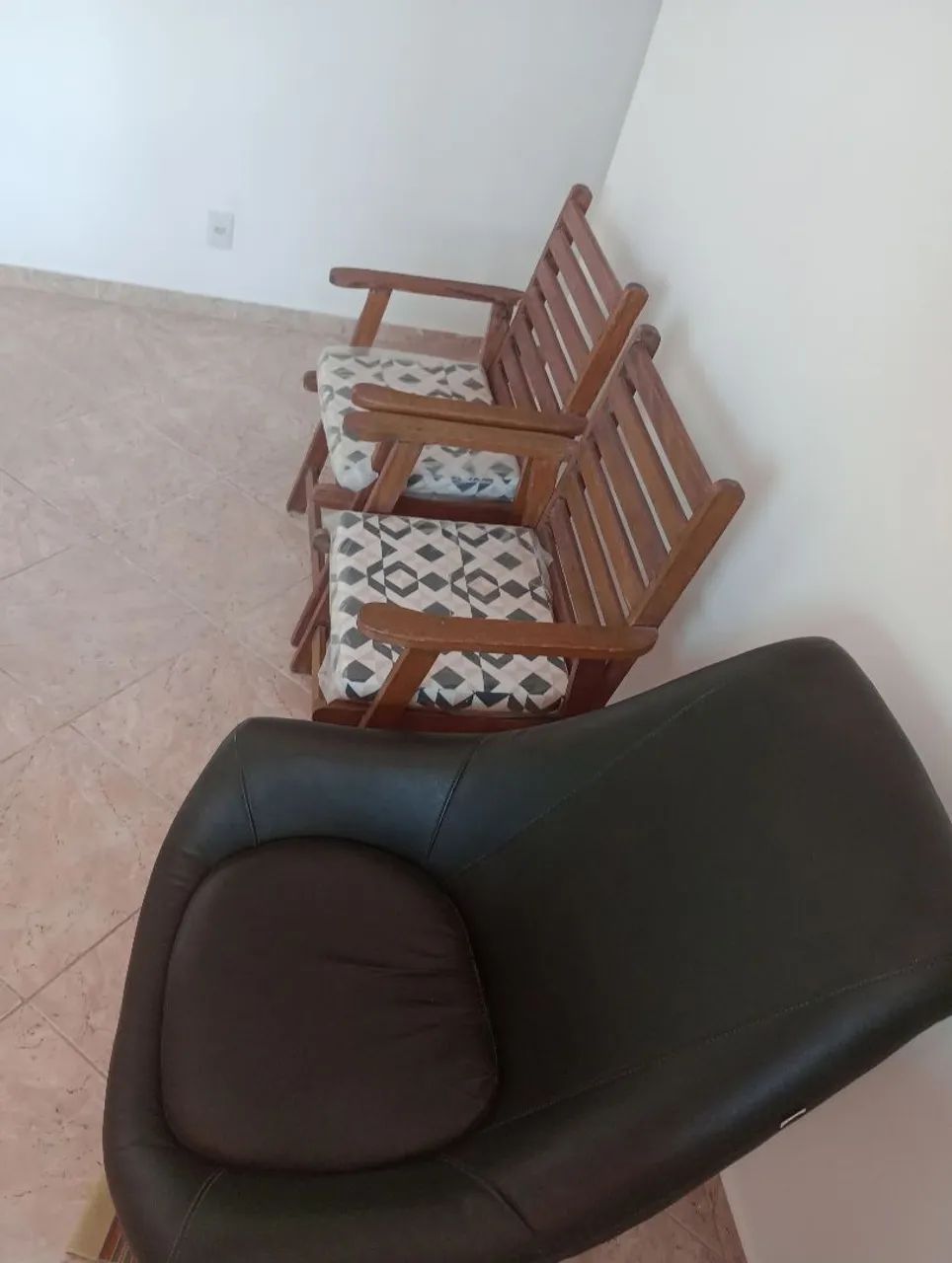 Cadeiras decorativas e poltrona  - Foto 6