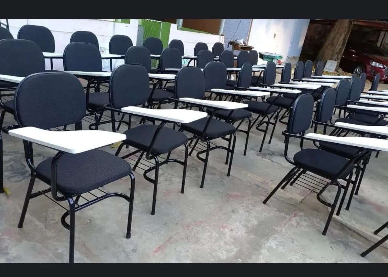 Cadeira escolar de tecido com braço de mdf 