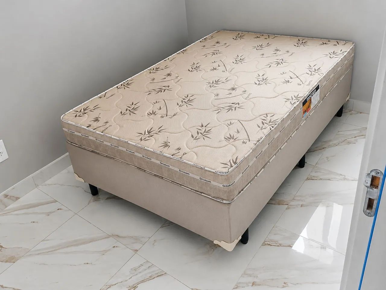 Conjunto Casal Base com colchão D33 17cm 