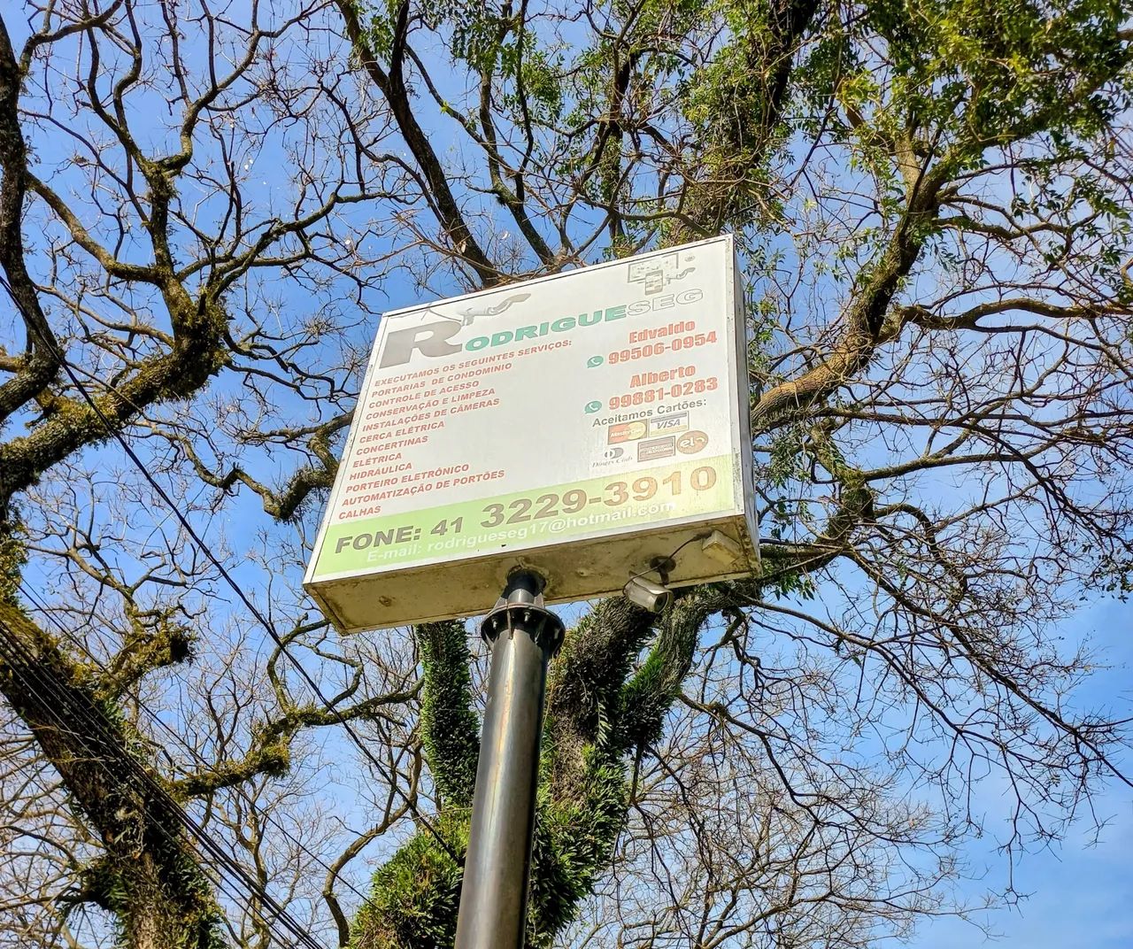 Poste Metálico para Placa de Propaganda / Sinalização Comercial