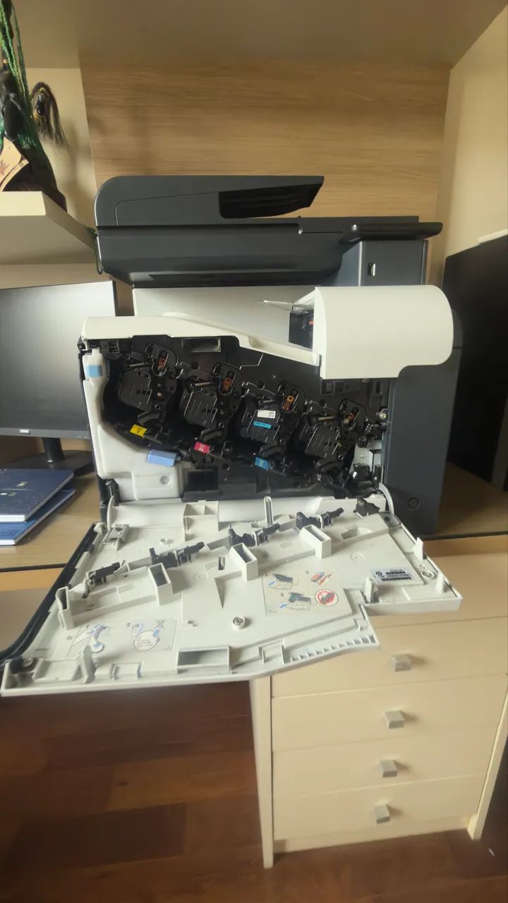 HP LaserJet Pro 500 Color MFP M570dn - Foto 3
