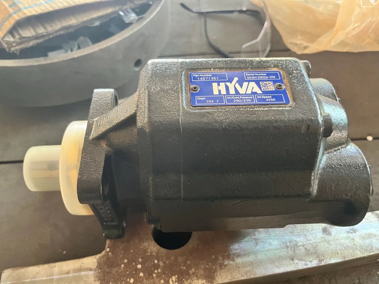 Bomba Hidráulica HYVA 14571351 (105cc) - Foto 3