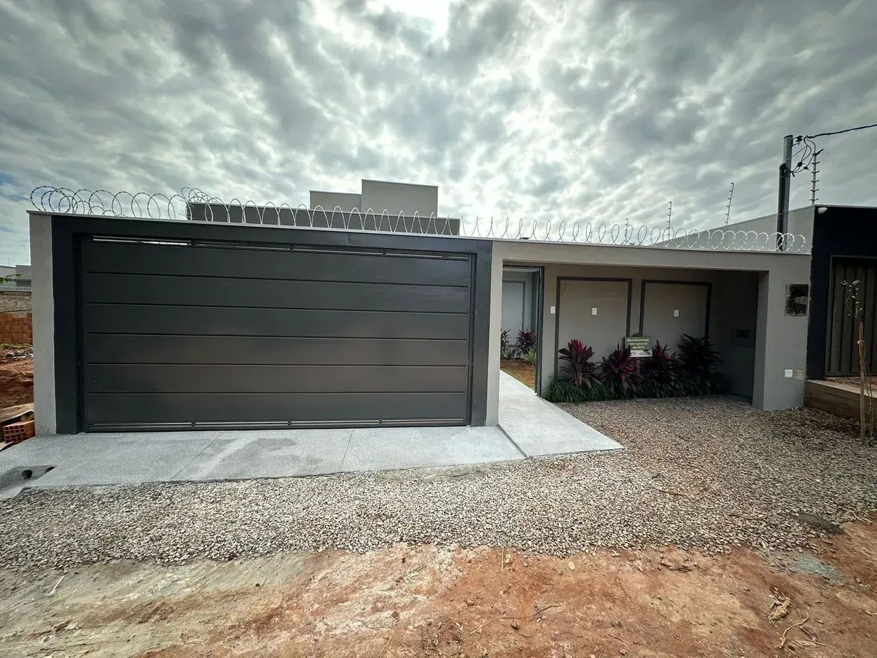 COD341- LINDA CASA NO VILLA NASSER COM ACABAMENTO IMPECÁVEL