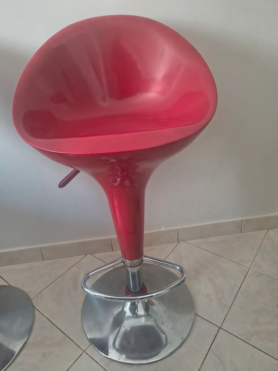 Vendo 2 Banquetas Vermelhas  - Foto 2