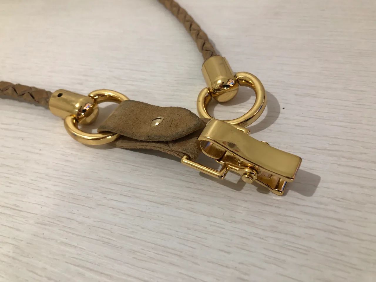 Cinto Bege com detalhe dourado da M Officer em perfeito estado - Tamanho 85 - Foto 2