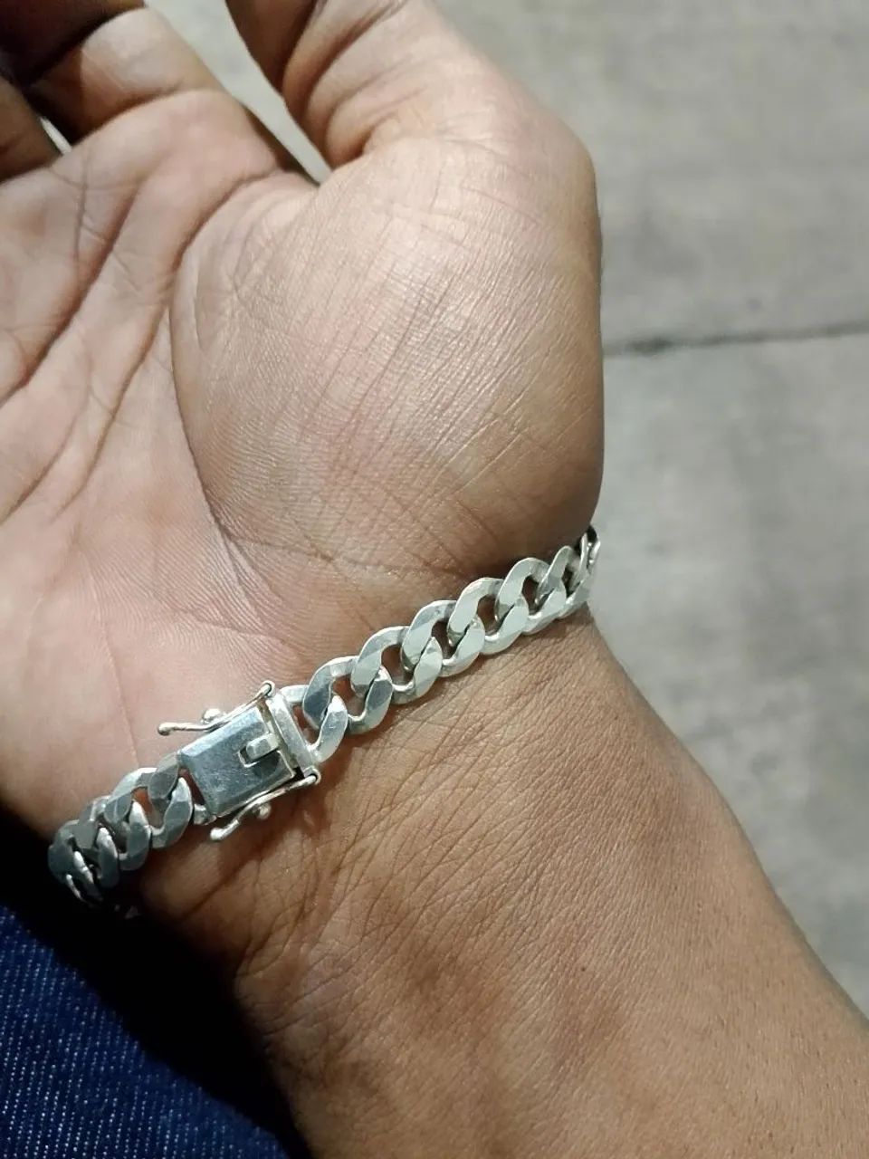Vendo pulseira de prata tranca caixão 8mm - Foto 3