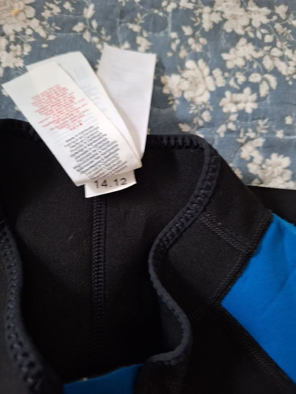 Macacão de Surf neoprene Preto e azul  - Foto 4