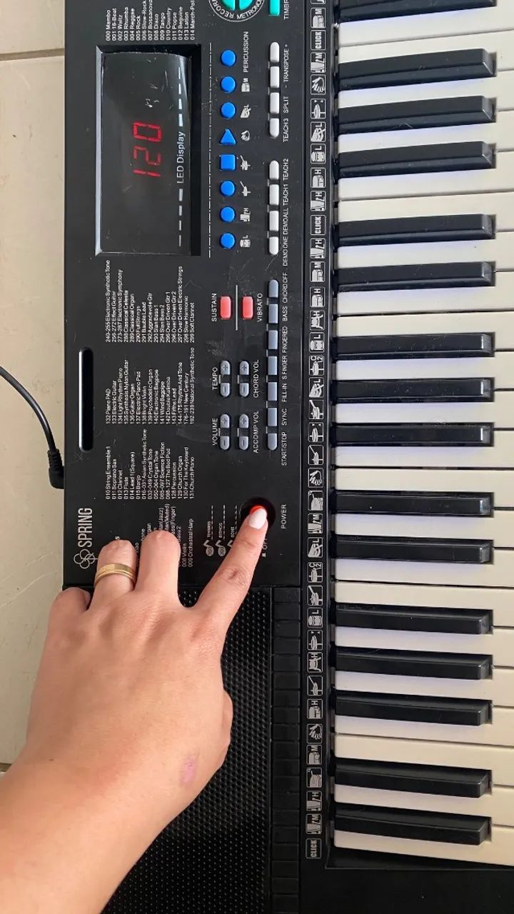 Teclado/piano para iniciantes novo R$250,00 - Foto 6