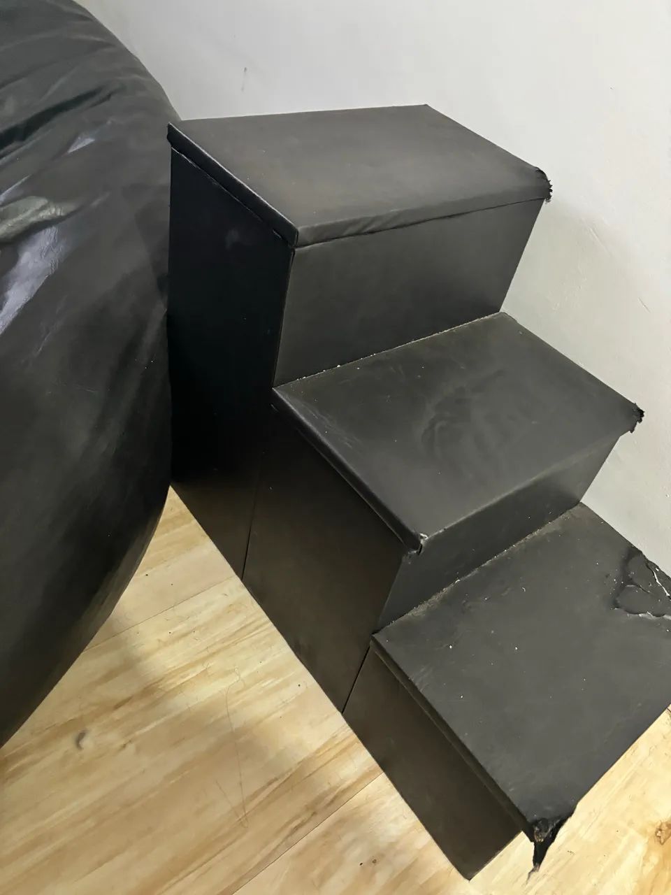 Escada para cachorro com bau