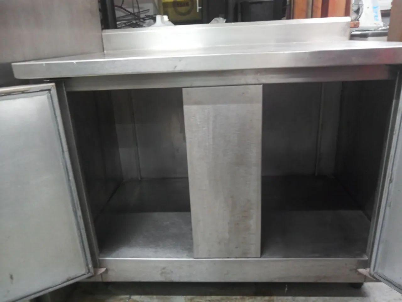 Bancada inox,com armário, medida 110x70 - Foto 3