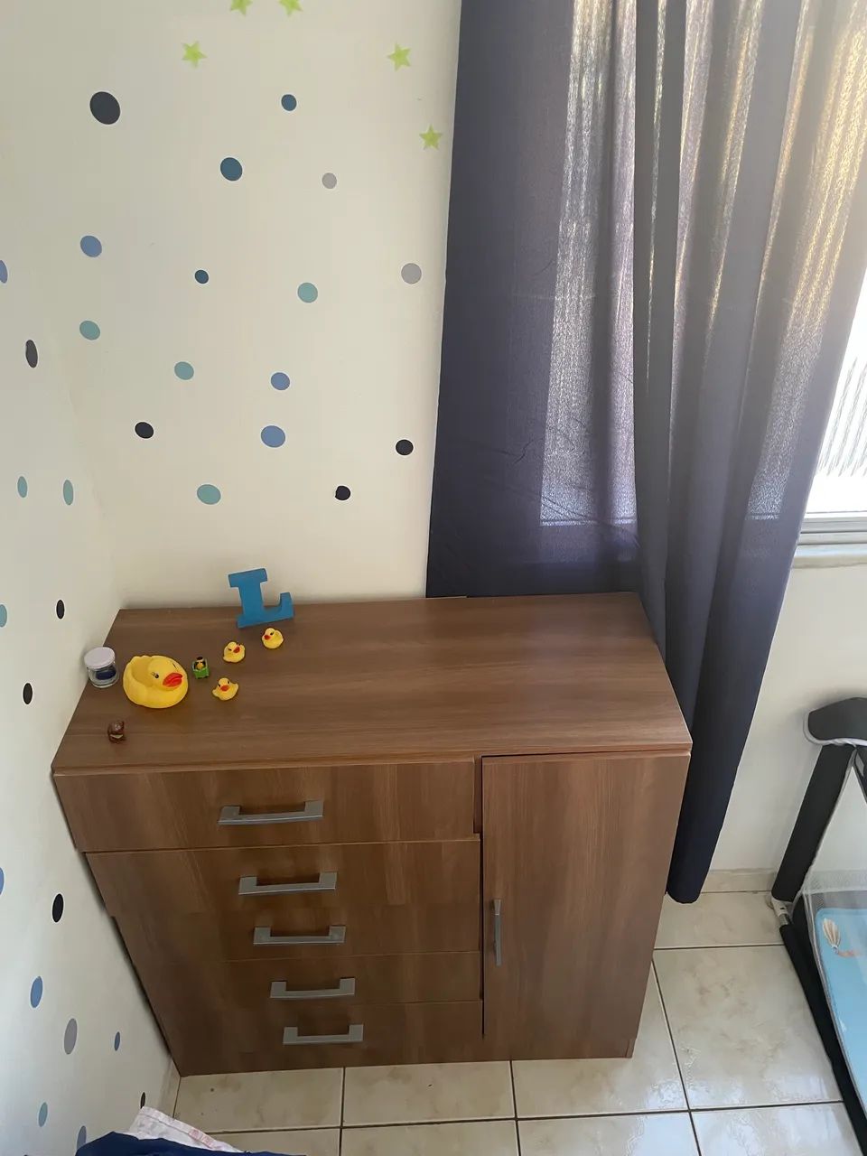 Cômoda grande 5 gavetas - PARA SAIR LOGO