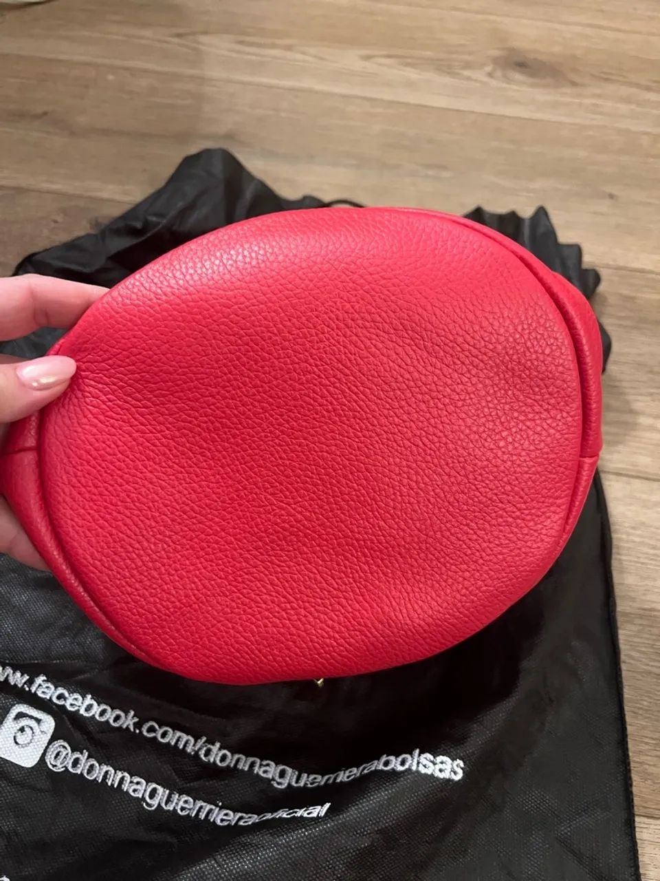 Bolsa Saco Vermelha Couro Legítimo Donna Guerriera - Nova - Foto 3