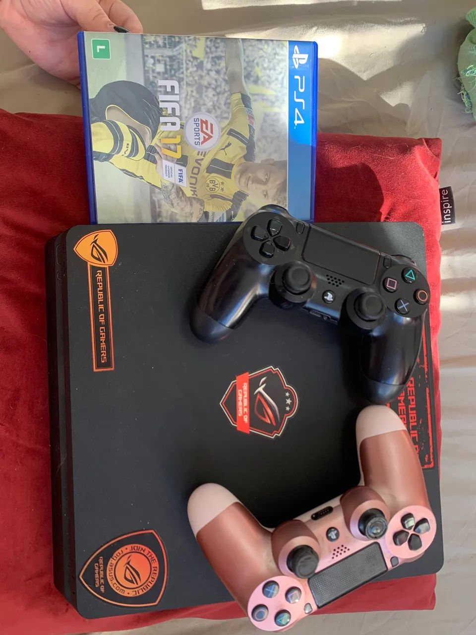 2 Playstations 4 em ótimo estado!!
