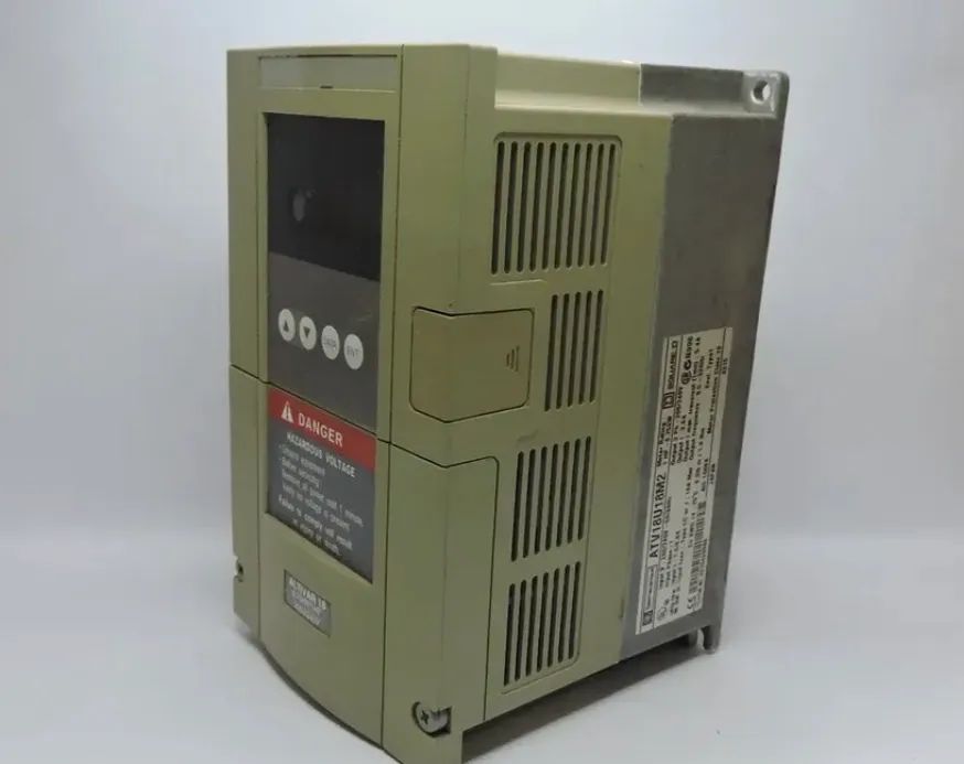 Inversor Telemecanique (ATV18U18M2) 1HP - 220V/240V - 50/60Hz - Foto 2