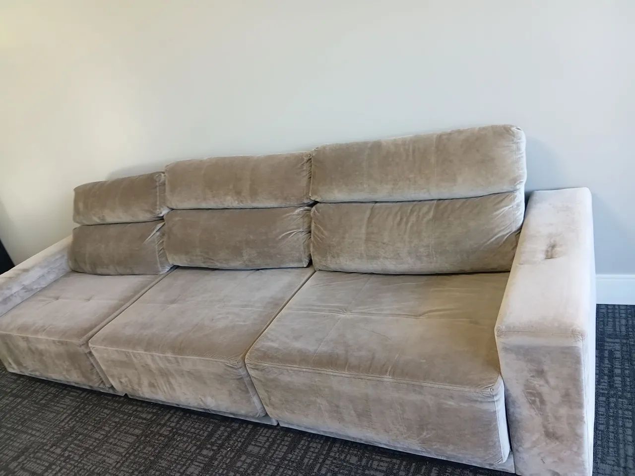 Sofa bege, retratil e  reclinavel, 3.45metros bege - Foto 5