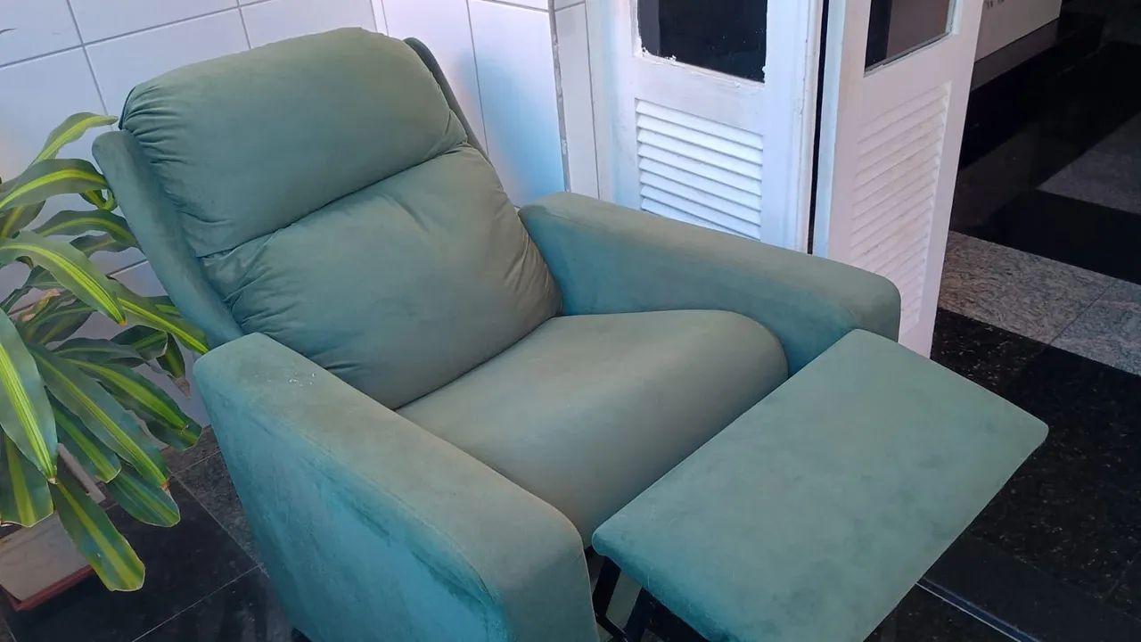 Poltrona reclinável semi nova em excelente estado  - Foto 4