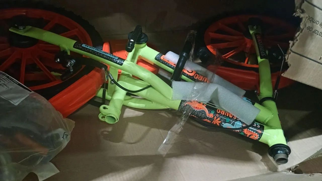 Bicicleta nova na caixa Menino e Menina - Foto 2