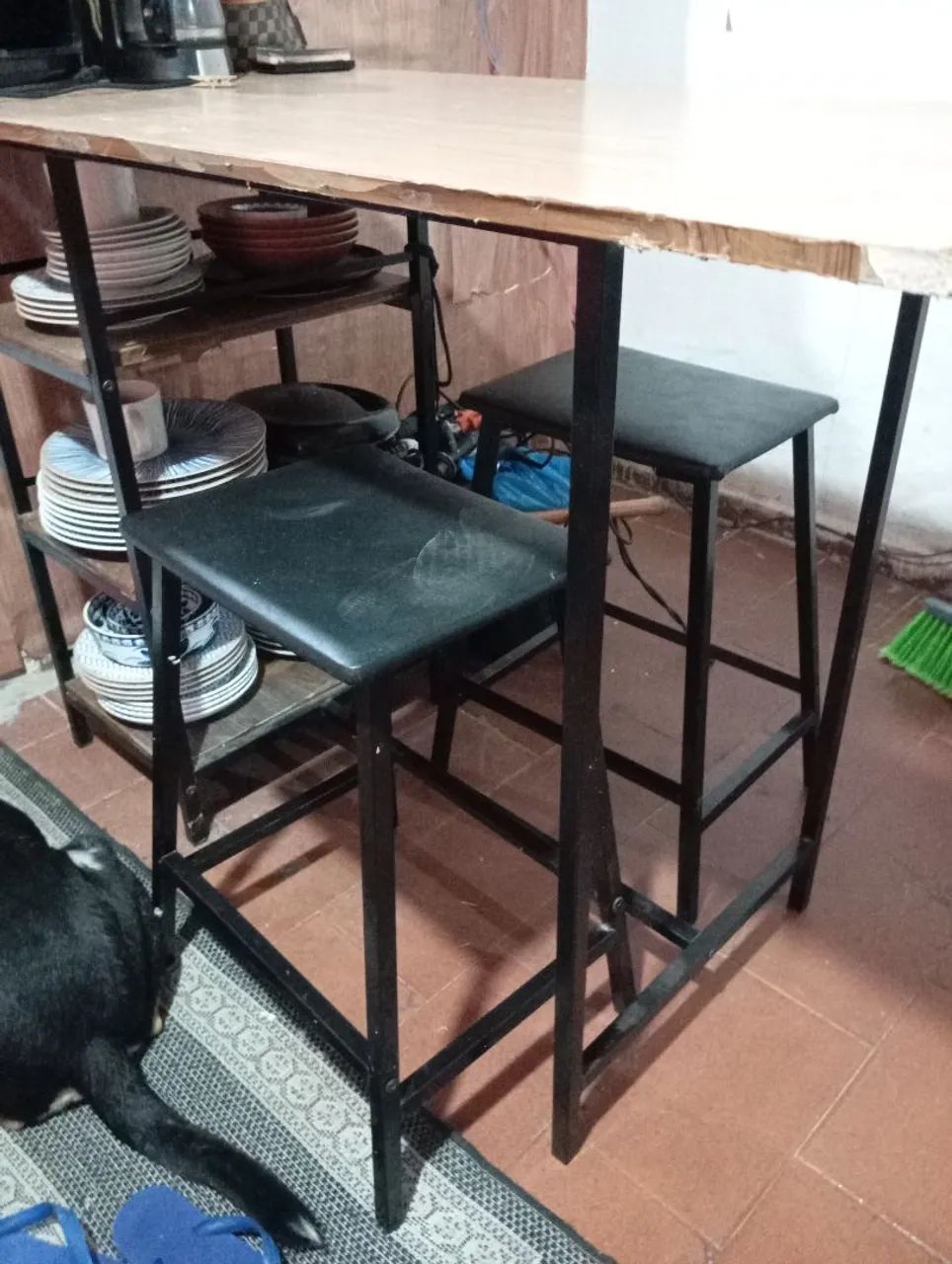 Mesa com duas banquetas - Foto 2