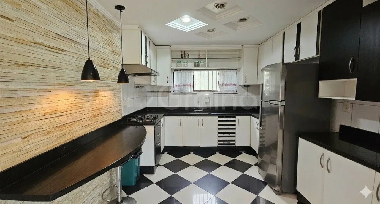 Casa Residencial de 186,98 m² com 4 quartos sendo 1 suíte no Carianos - Foto 2