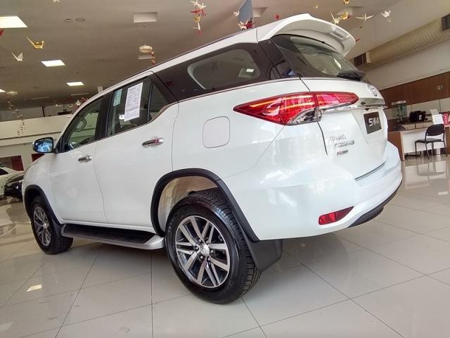 TOYOTA HILUX SW4 2.8 SRX 4X4 7 LUGARES 2019 - Foto 5
