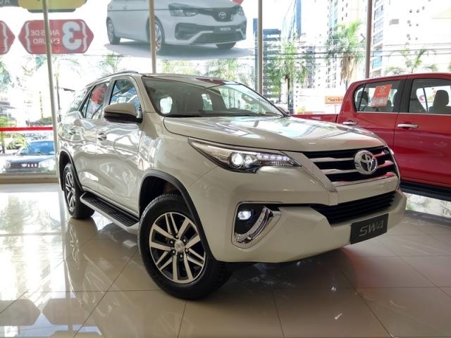 TOYOTA HILUX SW4 2.8 SRX 4X4 7 LUGARES 2019