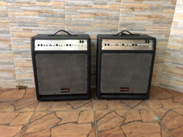 Duas caixas de som