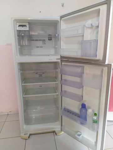Geladeira Branca Electrolux Celebrate DFN49 - 405 Litros - Frost Free - Não faço entrega - Foto 2
