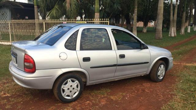 Corsa Sedan 1.0 à alcool aceito troca por moto - Foto 7