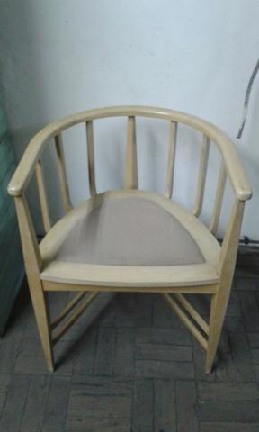 Poltronas em madeira para sala de estar