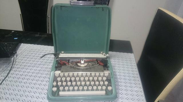 Vendo ou troco . Maquina de datilografia antiga - Foto 3