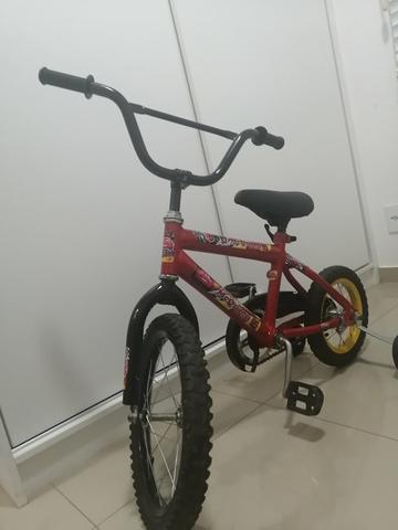Bicicleta infantil em perfeito estado de conservação Freio pedal - Foto 3