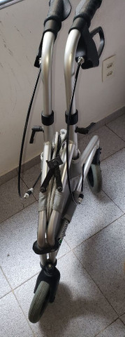 Andador Praxis Confort com três rodas. - Foto 6
