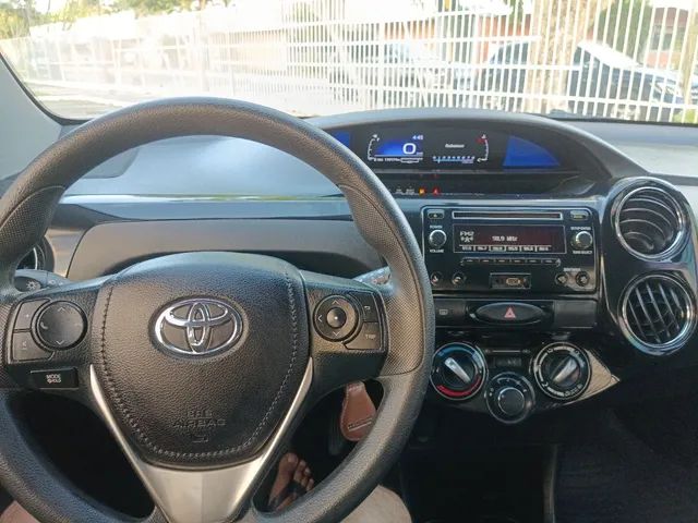ETIOS  XS 1.5  Manual 2017  - Foto 3