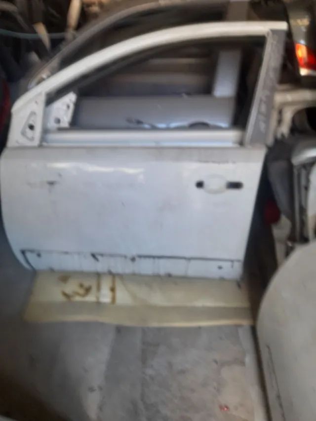 Porta livina lado esquerdo dianteira. 