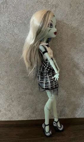 Boneca Monster High Frankie Choque Eletrizante Mattel R$ 179.99