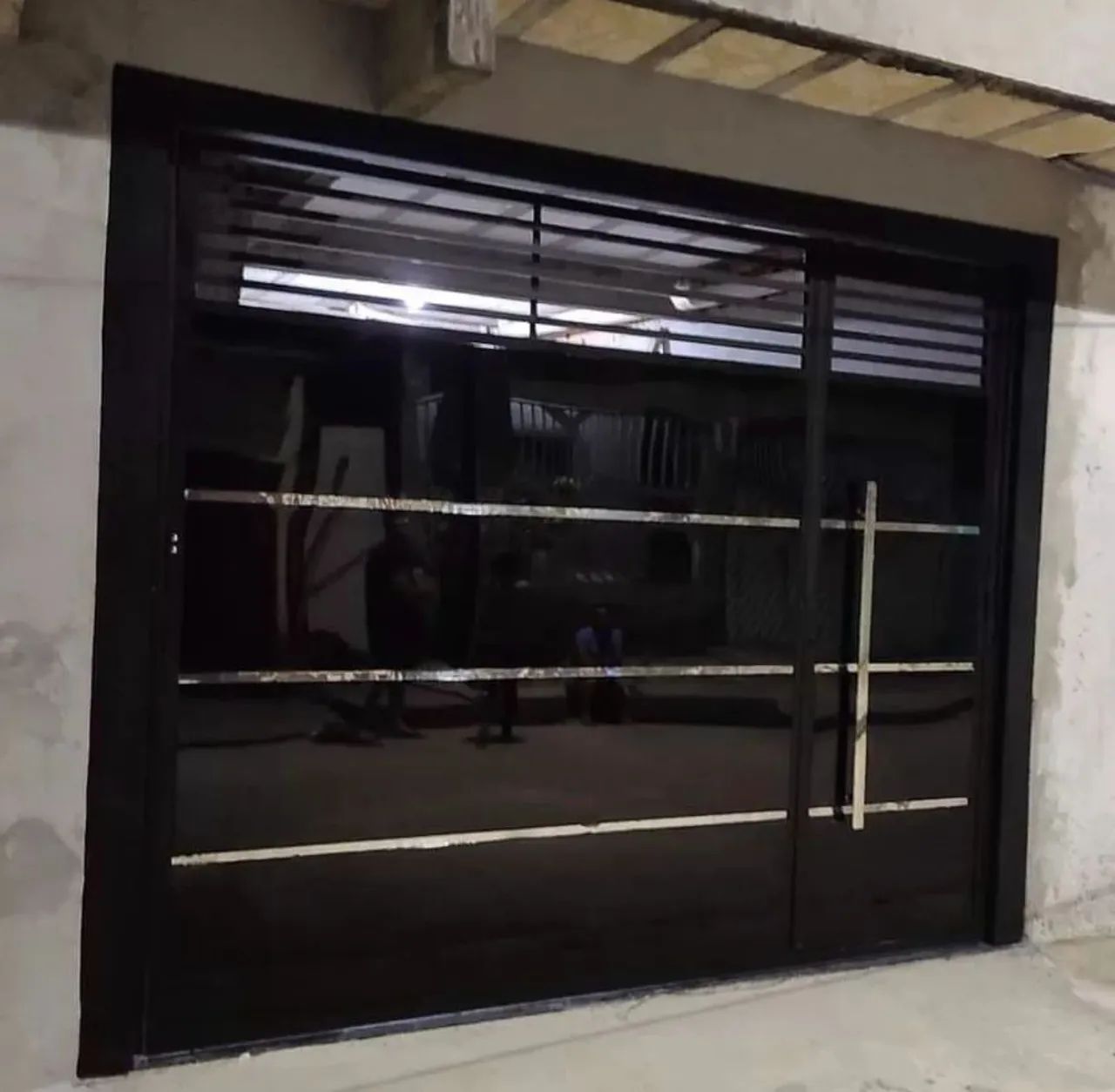 Portão basculante com social! Parcelamos em até 10X - Foto 6