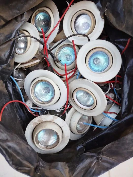 Lâmpadas de emergência spots ,refletores e Iluminação  - Foto 5