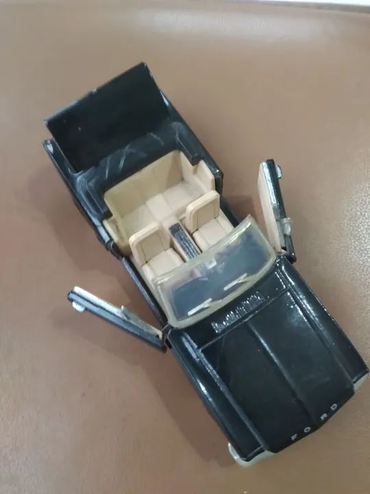 Carro de brinquedo Ford Mustang conversível - Foto 3