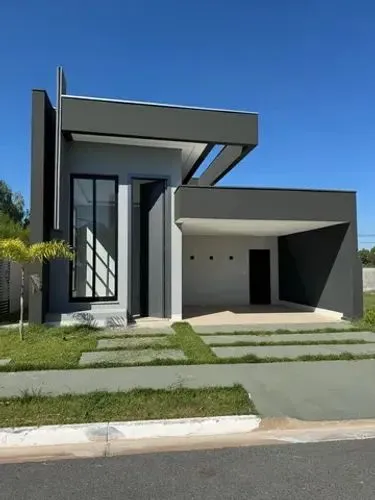 Belíssima casa no Parkway com ótimo acabamento